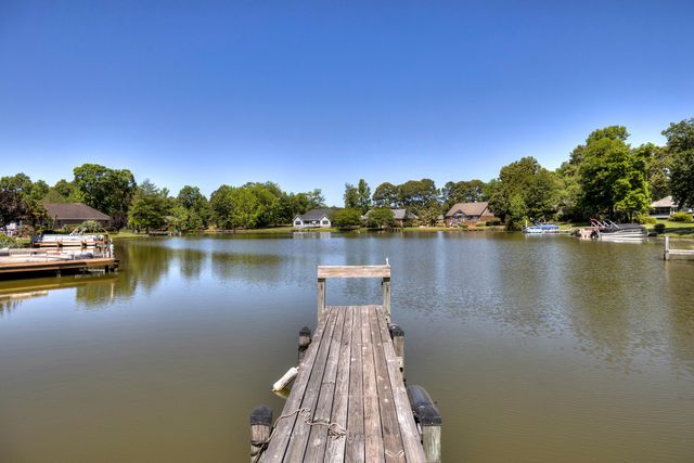 25 Plantation Drive, Manning, SC 29102