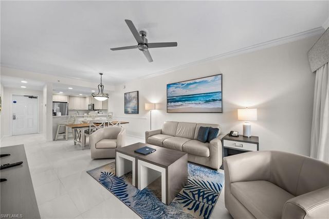 221 9th ST S 313, Naples, FL 34102