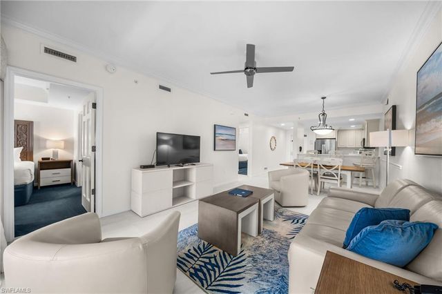 221 9th ST S 313, Naples, FL 34102