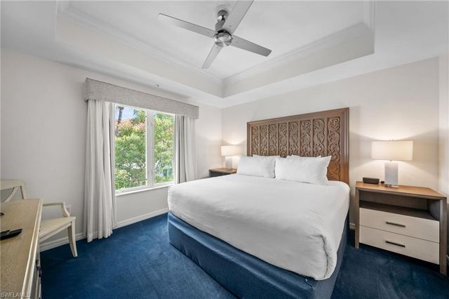 221 9th ST S 313, Naples, FL 34102