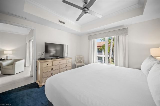 221 9th ST S 313, Naples, FL 34102