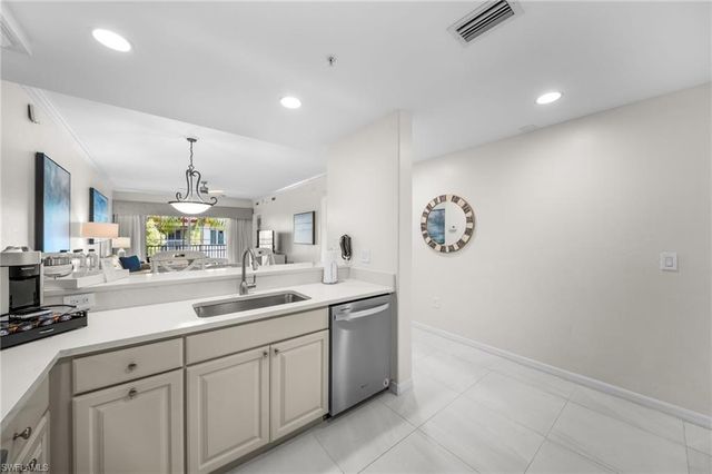 221 9th ST S 313, Naples, FL 34102