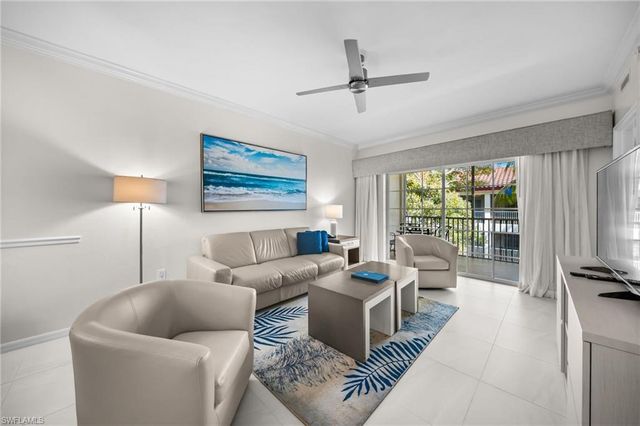 221 9th ST S 313, Naples, FL 34102