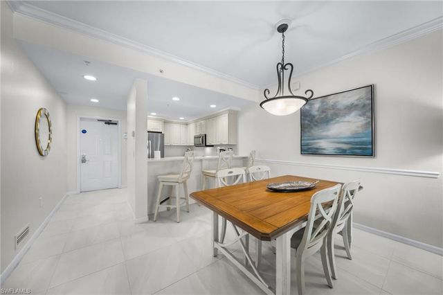 221 9th ST S 313, Naples, FL 34102