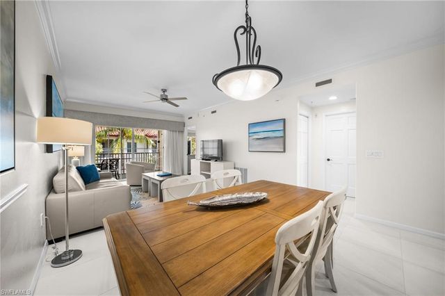 221 9th ST S 313, Naples, FL 34102