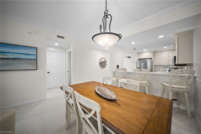 221 9th ST S 313, Naples, FL 34102