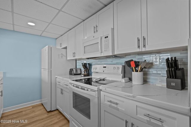 901 S Lake Park Boulevard Unit 304, Carolina Beach, NC 28428