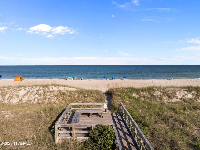 901 S Lake Park Boulevard Unit 304, Carolina Beach, NC 28428