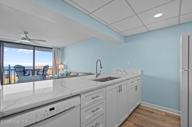 901 S Lake Park Boulevard Unit 304, Carolina Beach, NC 28428