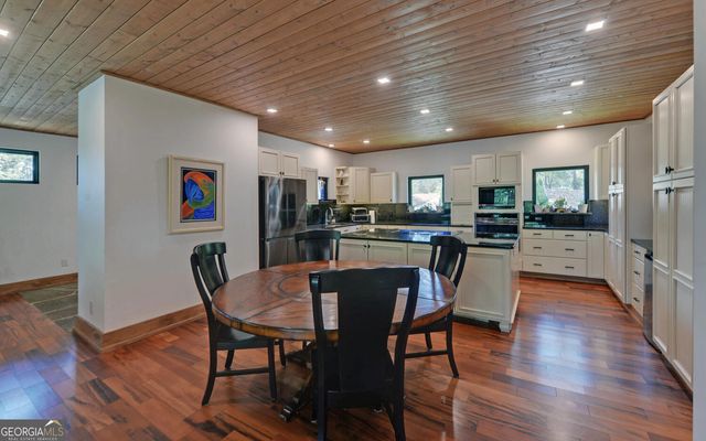 675 Freedom Hgt, Hartwell, GA 30643
