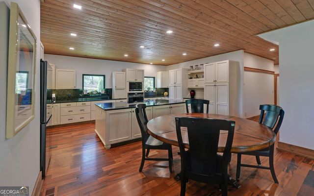 675 Freedom Hgt, Hartwell, GA 30643