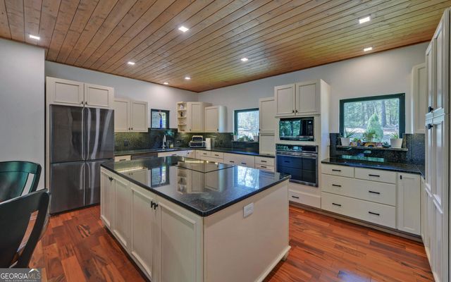 675 Freedom Hgt, Hartwell, GA 30643
