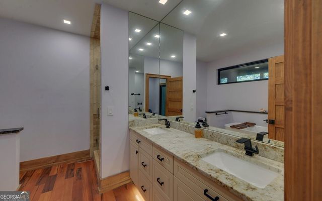675 Freedom Hgt, Hartwell, GA 30643
