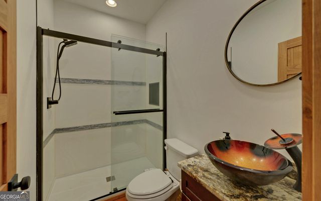 675 Freedom Hgt, Hartwell, GA 30643