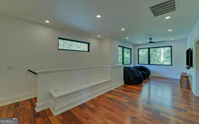 675 Freedom Hgt, Hartwell, GA 30643