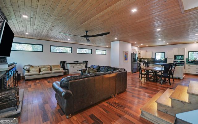 675 Freedom Hgt, Hartwell, GA 30643