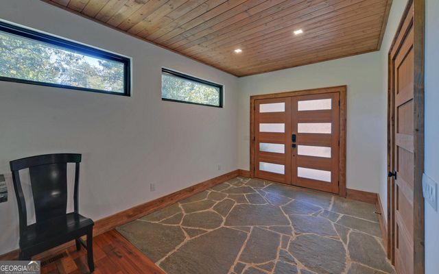 675 Freedom Hgt, Hartwell, GA 30643
