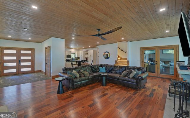 675 Freedom Hgt, Hartwell, GA 30643