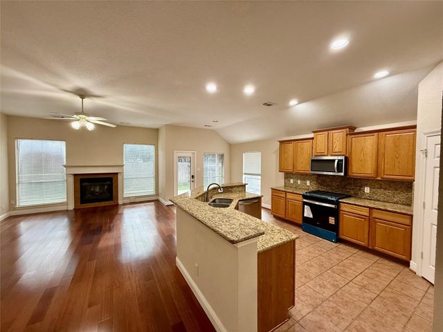 2802 Twisted Willow Court, Katy, TX 77450