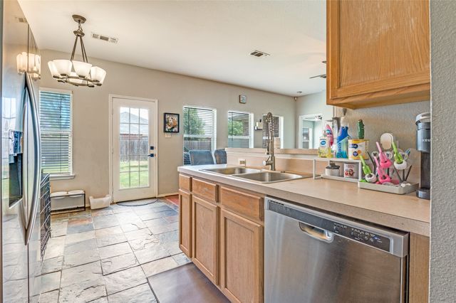 9013 Winding River Drive, Fort Worth, TX 76118