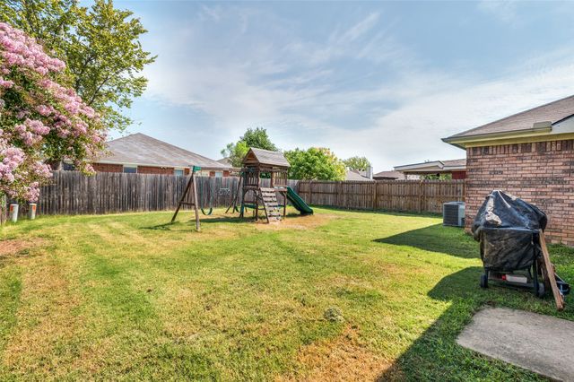9013 Winding River Drive, Fort Worth, TX 76118