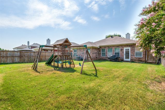 9013 Winding River Drive, Fort Worth, TX 76118