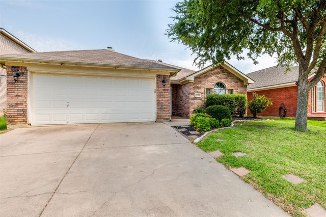 9013 Winding River Drive, Fort Worth, TX 76118