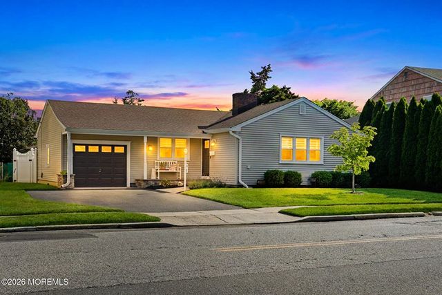 17 Sea Girt Avenue W, Manasquan, NJ 08736