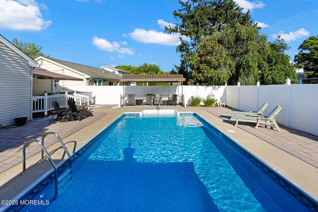17 Sea Girt Avenue W, Manasquan, NJ 08736