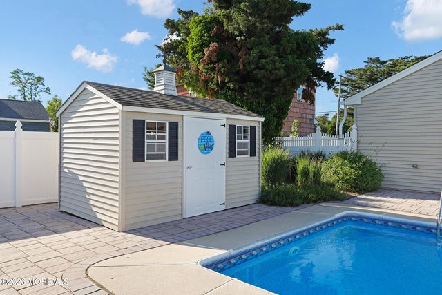 17 Sea Girt Avenue W, Manasquan, NJ 08736