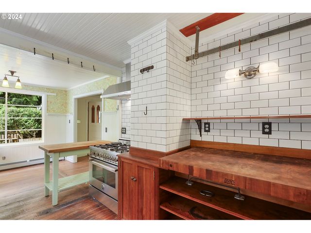 27740 E WELCHES Rd, Welches, OR 97067