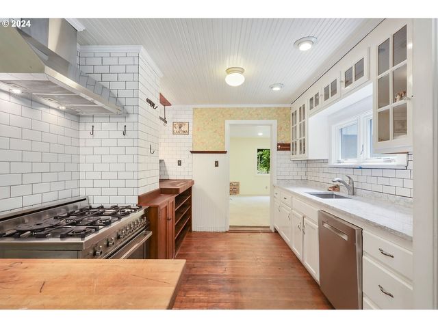 27740 E WELCHES Rd, Welches, OR 97067