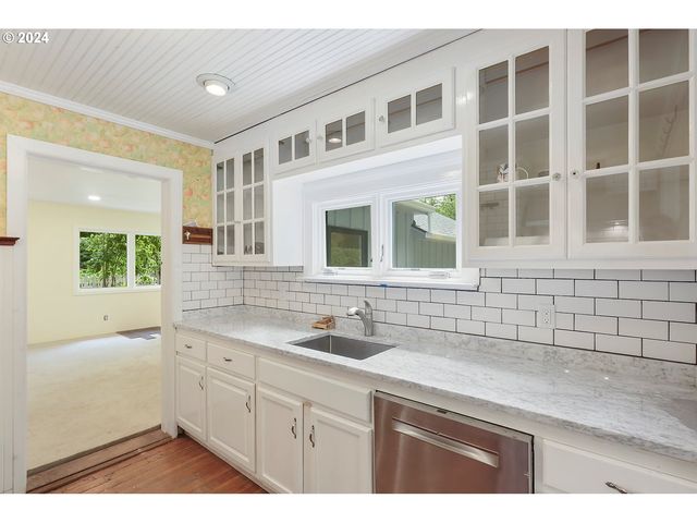 27740 E WELCHES Rd, Welches, OR 97067