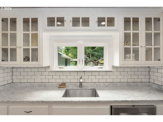 27740 E WELCHES Rd, Welches, OR 97067