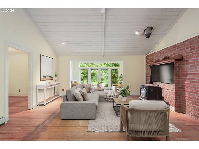 27740 E WELCHES Rd, Welches, OR 97067