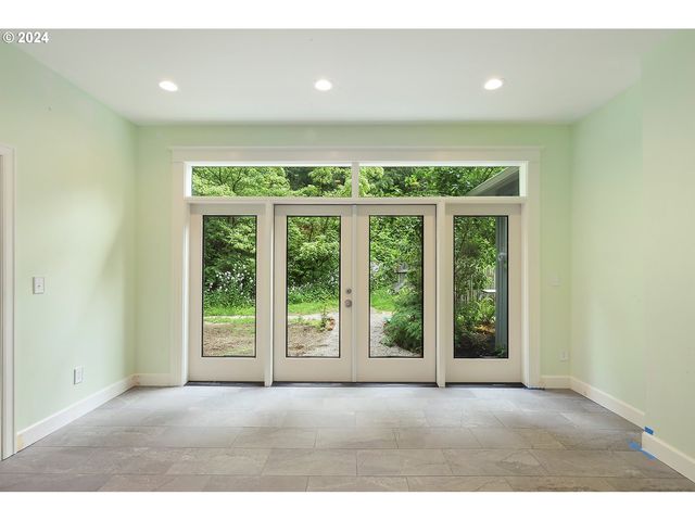 27740 E WELCHES Rd, Welches, OR 97067