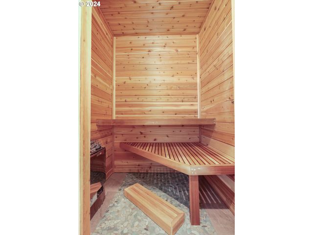 27740 E WELCHES Rd, Welches, OR 97067