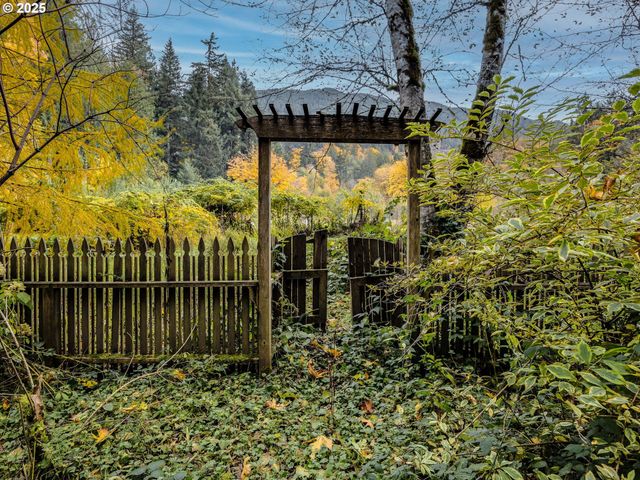 27740 E WELCHES Rd, Welches, OR 97067