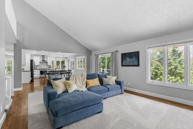 4131 Eau Claire Trail NE, Prior Lake, MN 55372