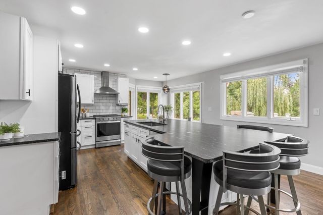4131 Eau Claire Trail NE, Prior Lake, MN 55372