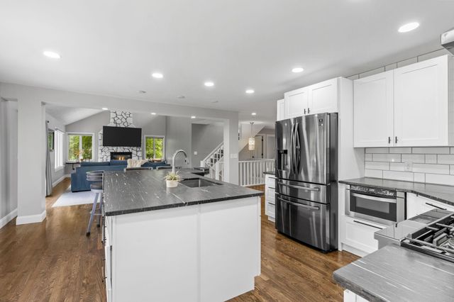 4131 Eau Claire Trail NE, Prior Lake, MN 55372