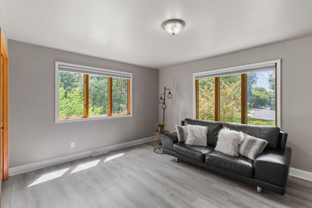 4131 Eau Claire Trail NE, Prior Lake, MN 55372