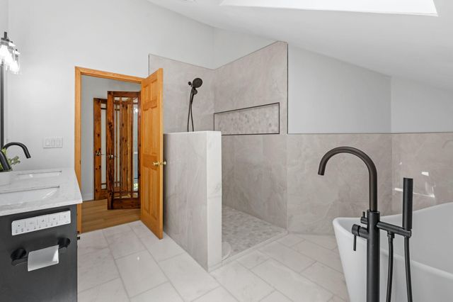 4131 Eau Claire Trail NE, Prior Lake, MN 55372