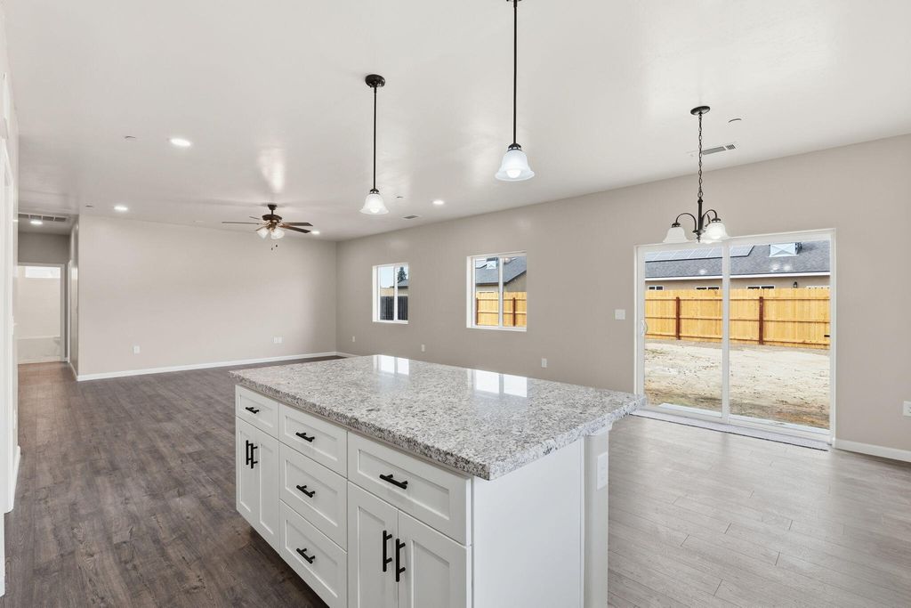 Image 10 of property listing at 3446 E Grove Avenue, Visalia, CA 93292