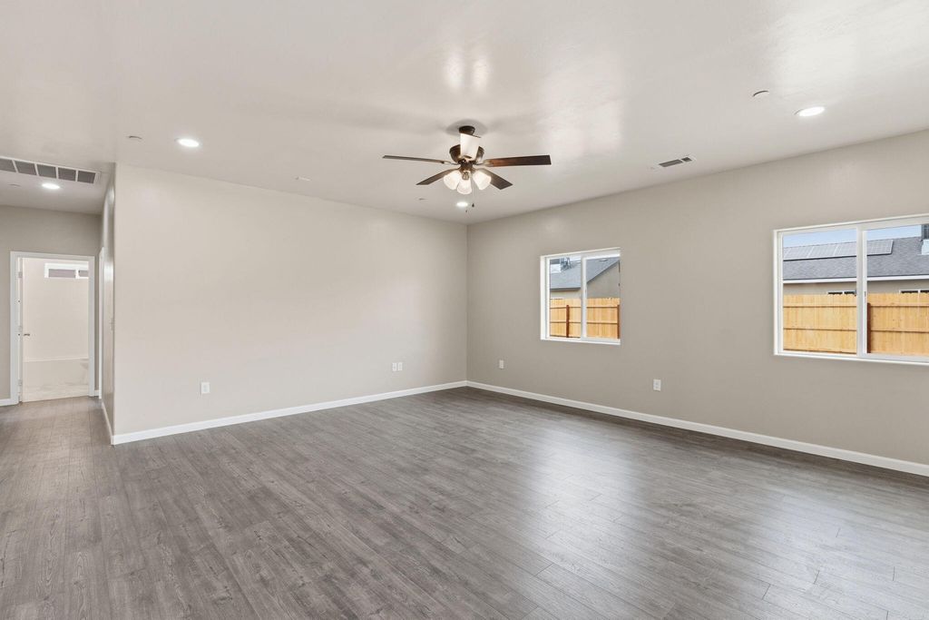 Image 14 of property listing at 3446 E Grove Avenue, Visalia, CA 93292