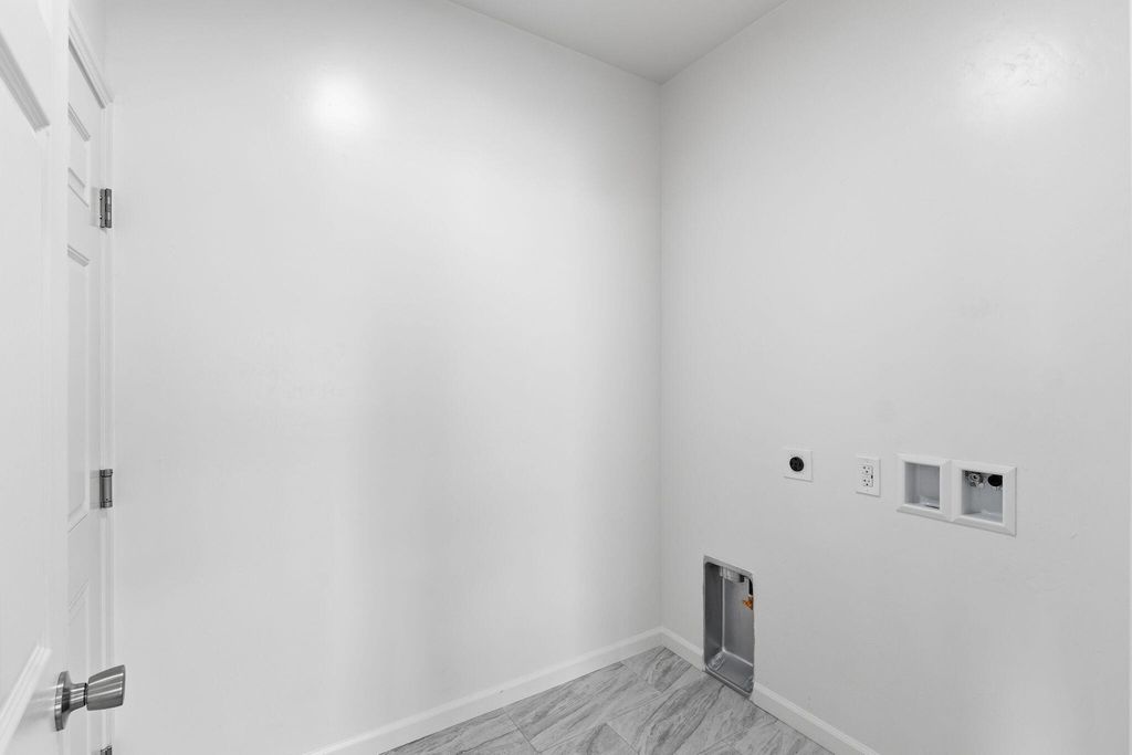 Image 17 of property listing at 3446 E Grove Avenue, Visalia, CA 93292