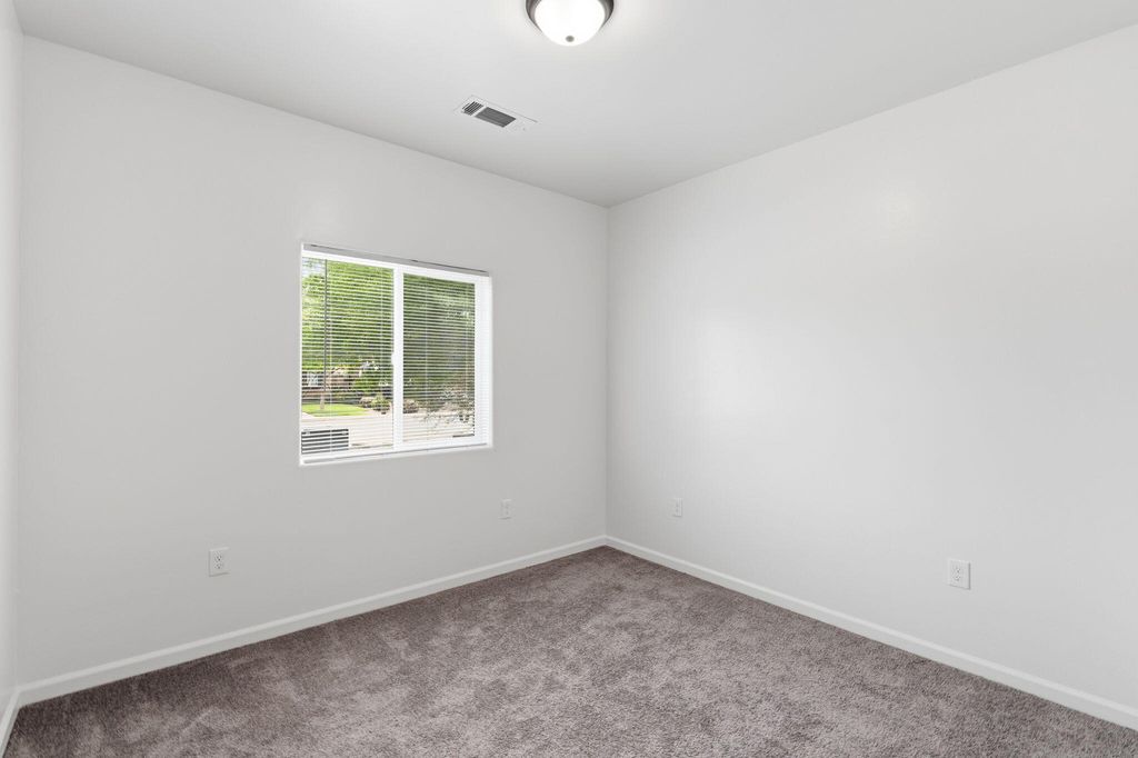 Image 26 of property listing at 3446 E Grove Avenue, Visalia, CA 93292
