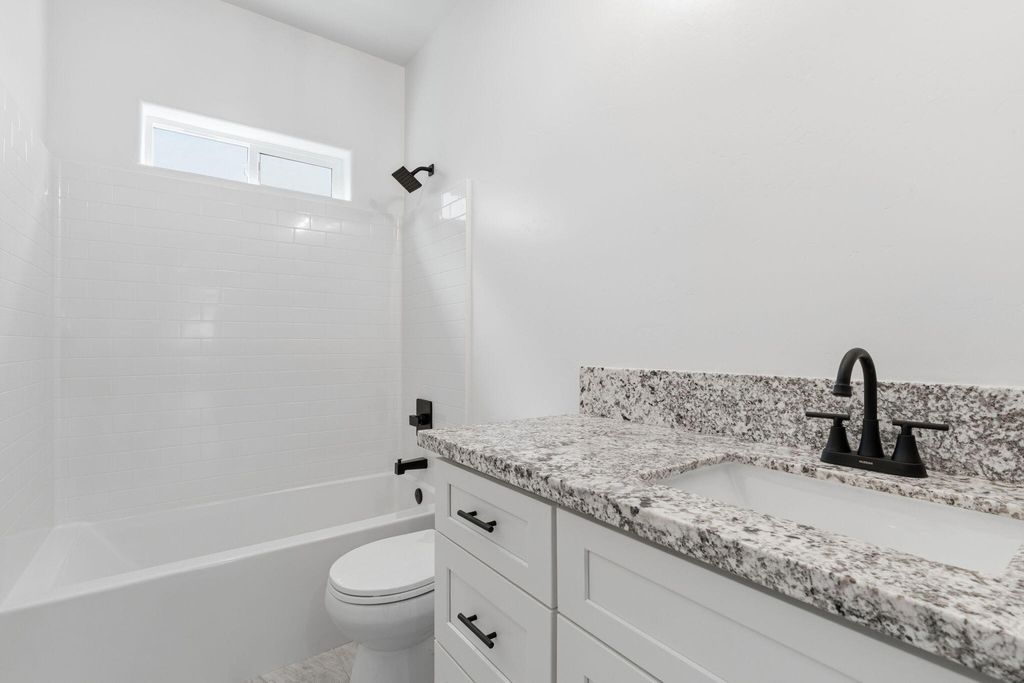 Image 28 of property listing at 3446 E Grove Avenue, Visalia, CA 93292