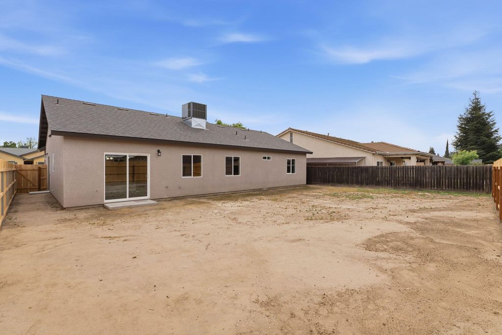 Image 29 of property listing at 3446 E Grove Avenue, Visalia, CA 93292