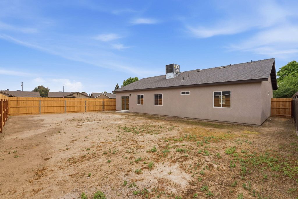 Image 30 of property listing at 3446 E Grove Avenue, Visalia, CA 93292